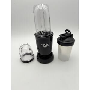 Magic Bullet Personal Blender 3 piece set Blender, Cover, And Cup With Lid. VG+